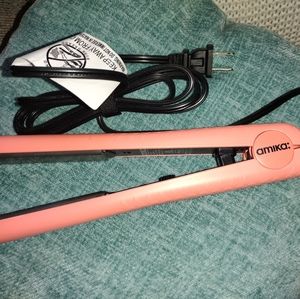 Amika adjustable temperature flat iron